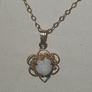 Vintage 14kt  gold necklace with  brilliant white opal Floral Pendant